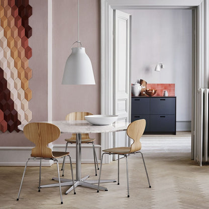 FRITZ HANSEN（フリッツハンセン）/A825/円テーブル/ナチュラルウッド / ウォルナット/アルミニウム / サテン仕上げ - マット【納期】ご注文後確認
