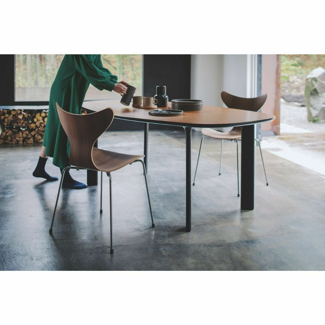 FRITZ HANSEN（フリッツハンセン）/LILY（リリー）3208/アームチェア/ナチュラルウッド / ウォルナット/SH46/仕上げスチール, クローム仕上げ - ハイグロス【納期】ご注文後確認
