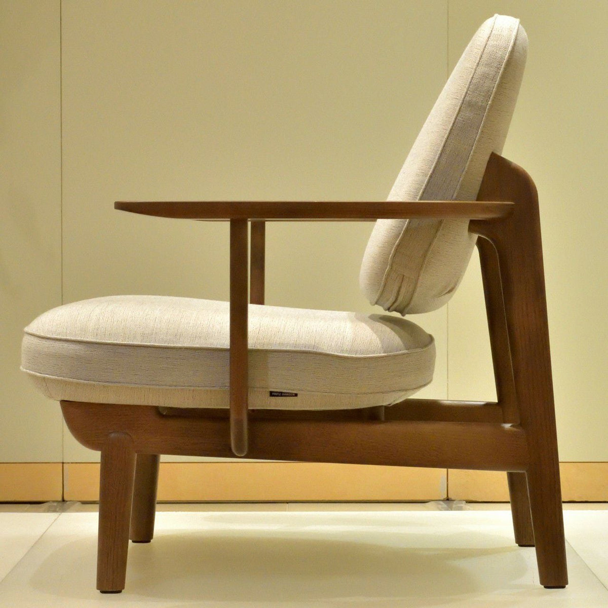 【店頭在庫品】FRITZ HANSEN（フリッツハンセン）/FRED（フレッド）/JH97/ラウンジチェア/ウォルナットステインドオーク/クリスチャンハウン ベージュ 1121