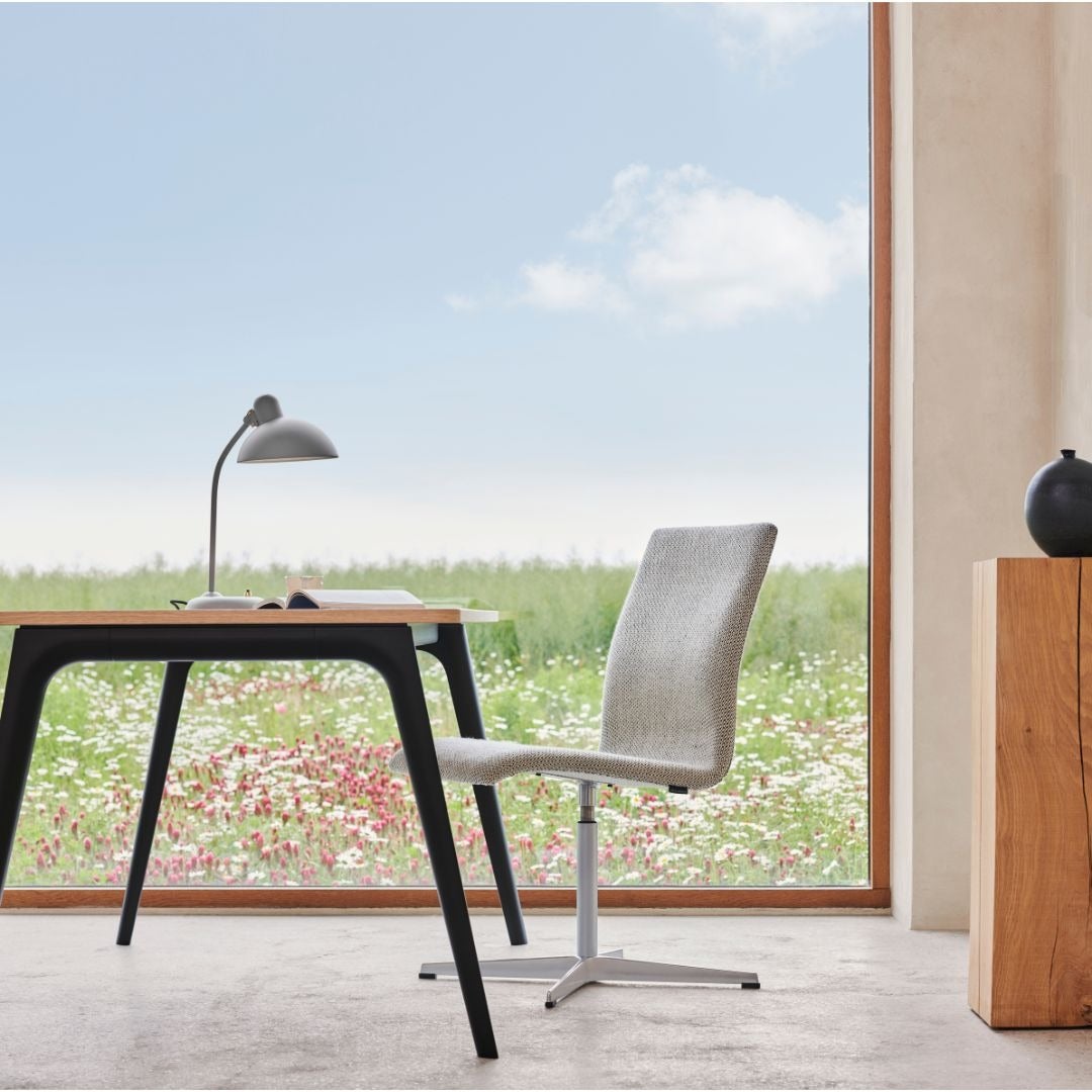 Fritz Hansen（フリッツハンセン）/オックスフォード(ミディアムバック)/「3293W」/エッシェンシャル：ブラック/脚：5スターキャスター付き/サテン仕上げ/シート高さ調整