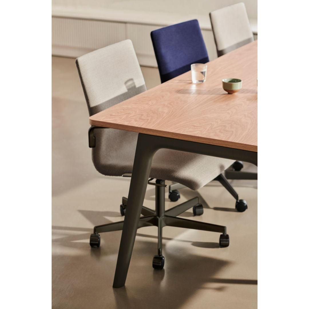 Fritz Hansen（フリッツハンセン）/オックスフォード(ミディアムバック)/「3293W」/エッシェンシャル：ブラック/脚：5スターキャスター付き/サテン仕上げ/シート高さ調整