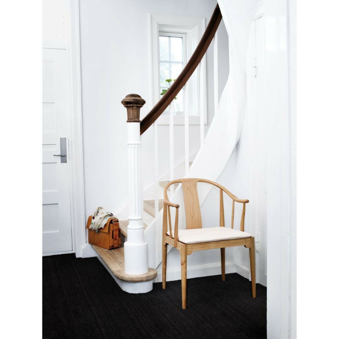 FRITZ HANSEN（フリッツハンセン）/China Chair(チャイナチェア)/4283/ラッカー仕上げ無垢材 / チェリー/ナチュラルレザー【納期】ご注文後確認