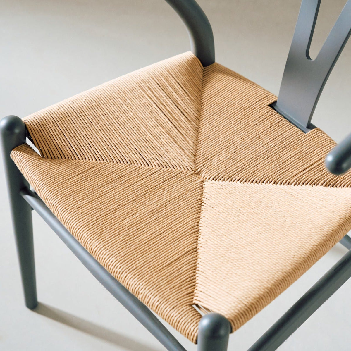 【カールハンセン別注Kvadratクッションプレゼント】CARL HANSEN & SON（カールハンセン&サン）/CH24/Yチェア（ワイチェア）/ビーチ材/SOFT/アンスラサイトグレー/ナチュラルペーパーコード【納期】ご注文後確認