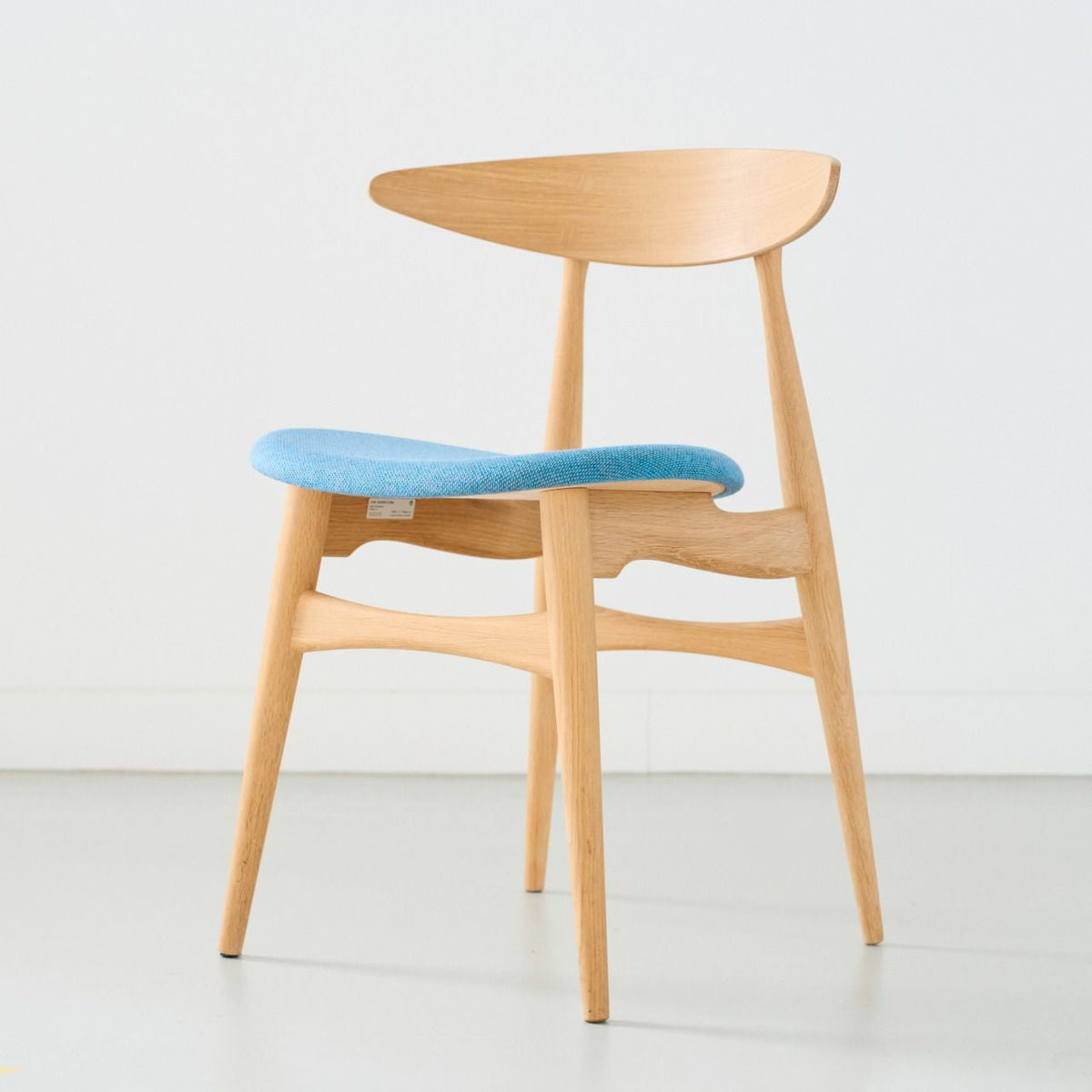 CARL HANSEN & SON（カールハンセン&サン）/CH33P/チェア/オーク材/ホワイトオイル仕上げ/座面：ファブリック(Re-wool 0758)