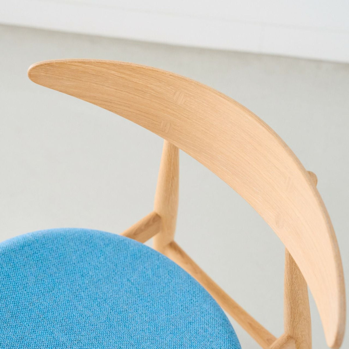 CARL HANSEN & SON（カールハンセン&サン）/CH33P/チェア/オーク材/ホワイトオイル仕上げ/座面：ファブリック(Re-wool 0758)