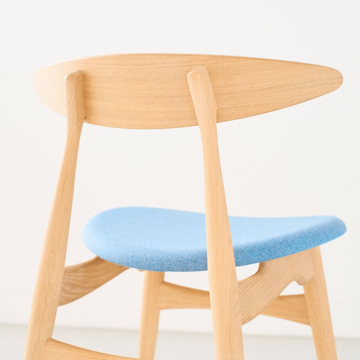 CARL HANSEN & SON（カールハンセン&サン）/CH33P/チェア/オーク材/ホワイトオイル仕上げ/座面：ファブリック(Re-wool 0758)