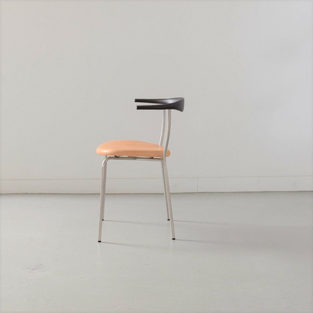 【店頭在庫品】PP Mobler（PPモブラー）/PP701/ミニマルチェア/ウェンジ材/オイル仕上げ/アニリンレザー/スタンダードレザー　ナチュラル