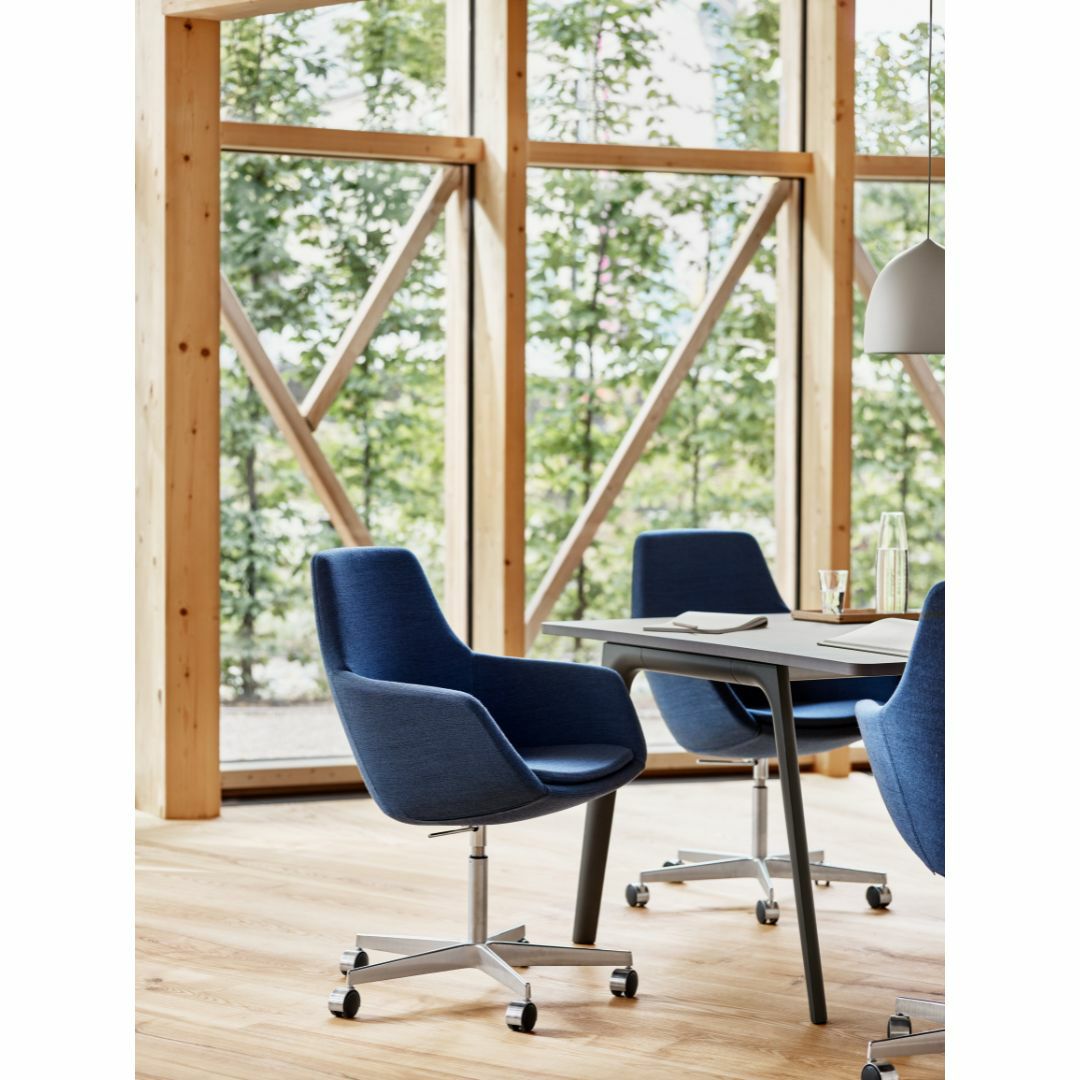 FRITZ HANSEN（フリッツハンセン）/LITTLE GIRAFFE（リトルジラフ）/3210/エッセンシャルレザー / ウォルナット/仕上げスチール, クローム仕上げ - ハイグロス