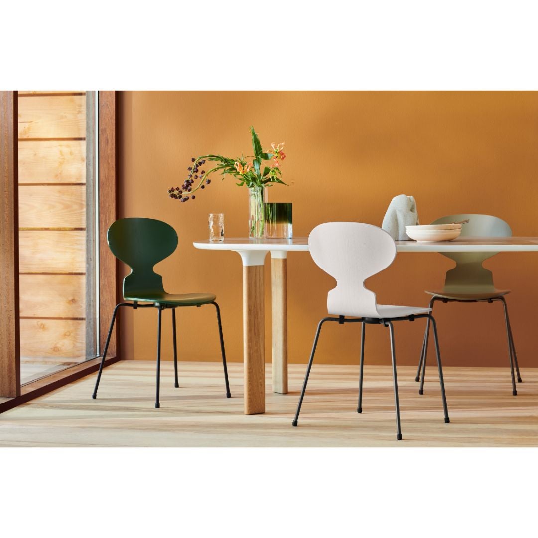 FRITZ HANSEN（フリッツハンセン）/アリンコチェア/3101/カラードアッシュ / アッシュ, ホワイト (105)/Steel / 仕上げスチール, クローム仕上げ - ハイグロス シートの高さ: 43 cm/SH43㎝