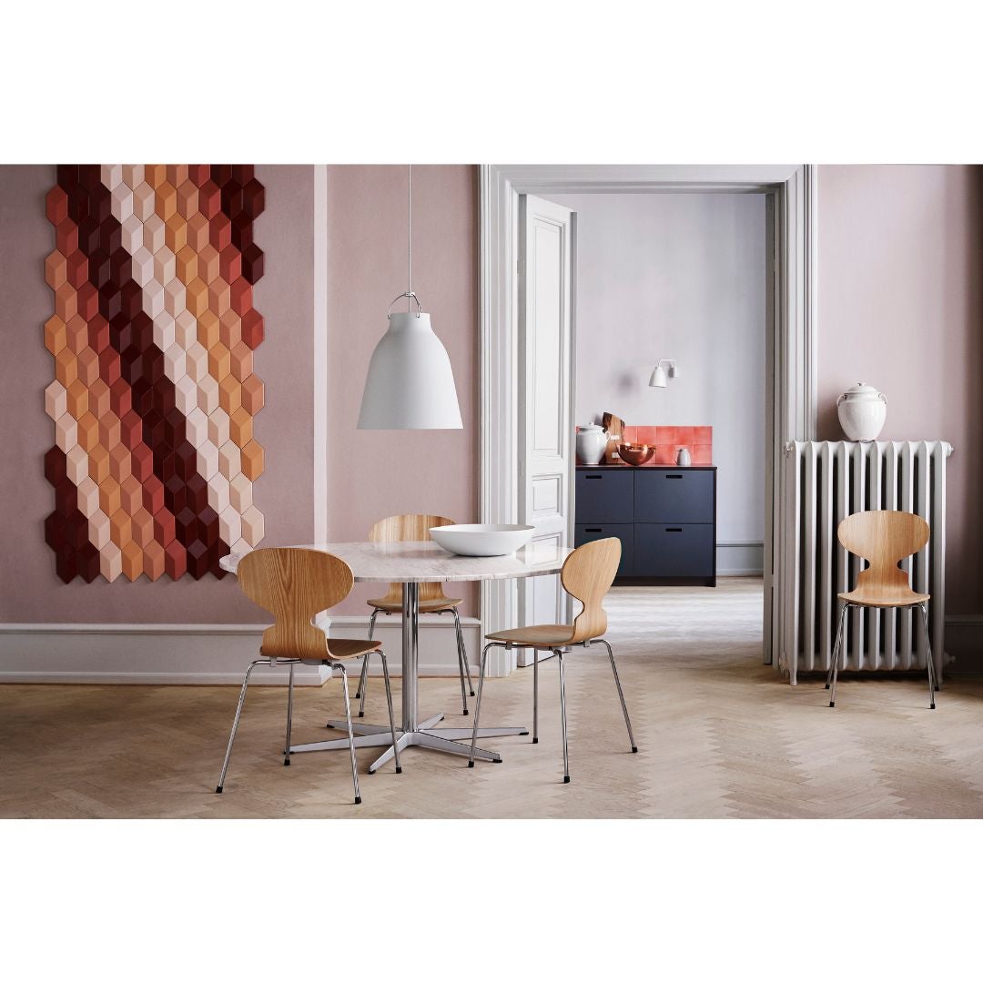 FRITZ HANSEN（フリッツハンセン）/アリンコチェア/3101/カラードアッシュ / アッシュ, ホワイト (105)/Steel / 仕上げスチール, クローム仕上げ - ハイグロス シートの高さ: 43 cm/SH43㎝