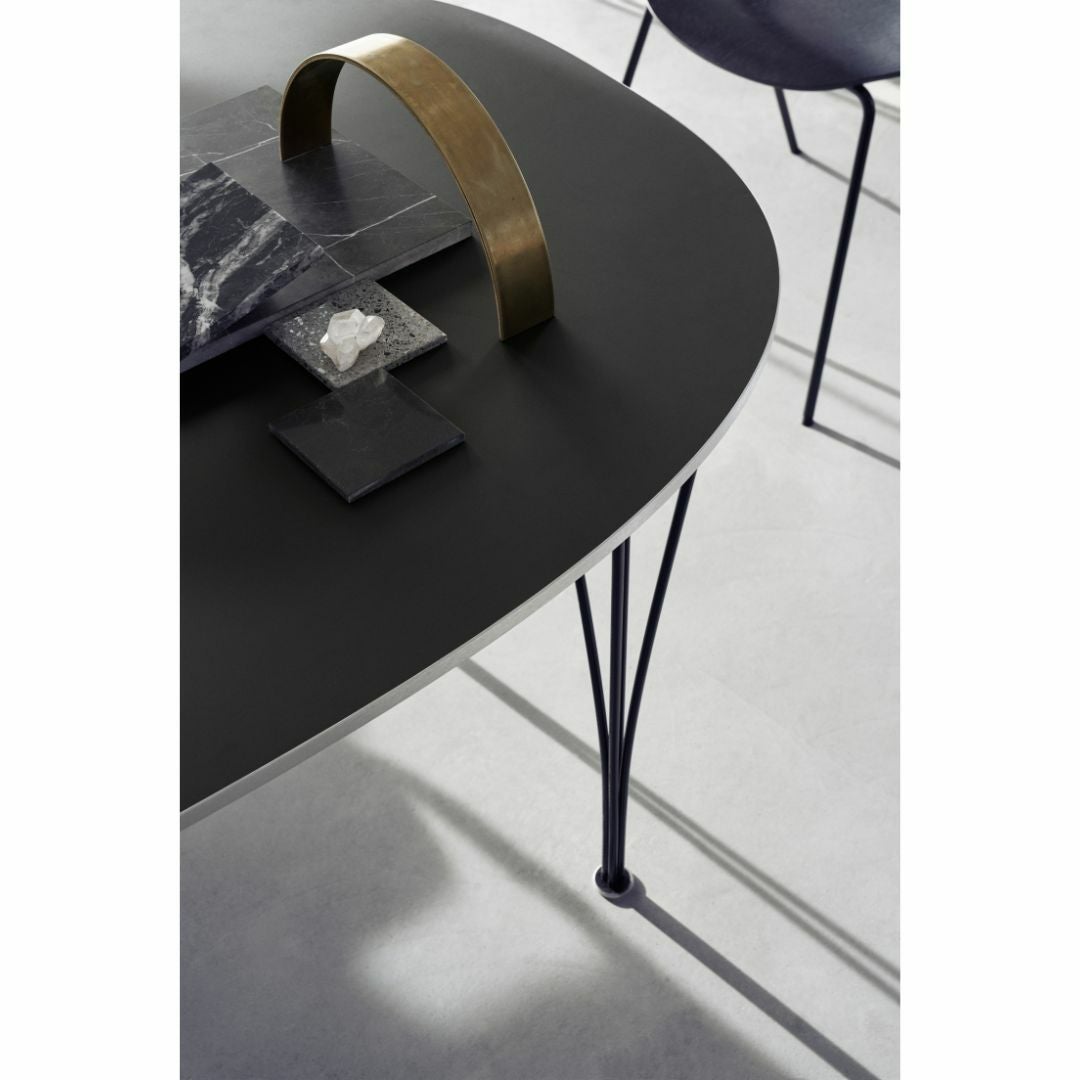 FRITZ HANSEN（フリッツハンセン）/Superellipse(スーパー楕円テーブル)/B611/Fenixラミネート / グレー/Steel / 仕上げスチール, クローム仕上げ - ハイグロス