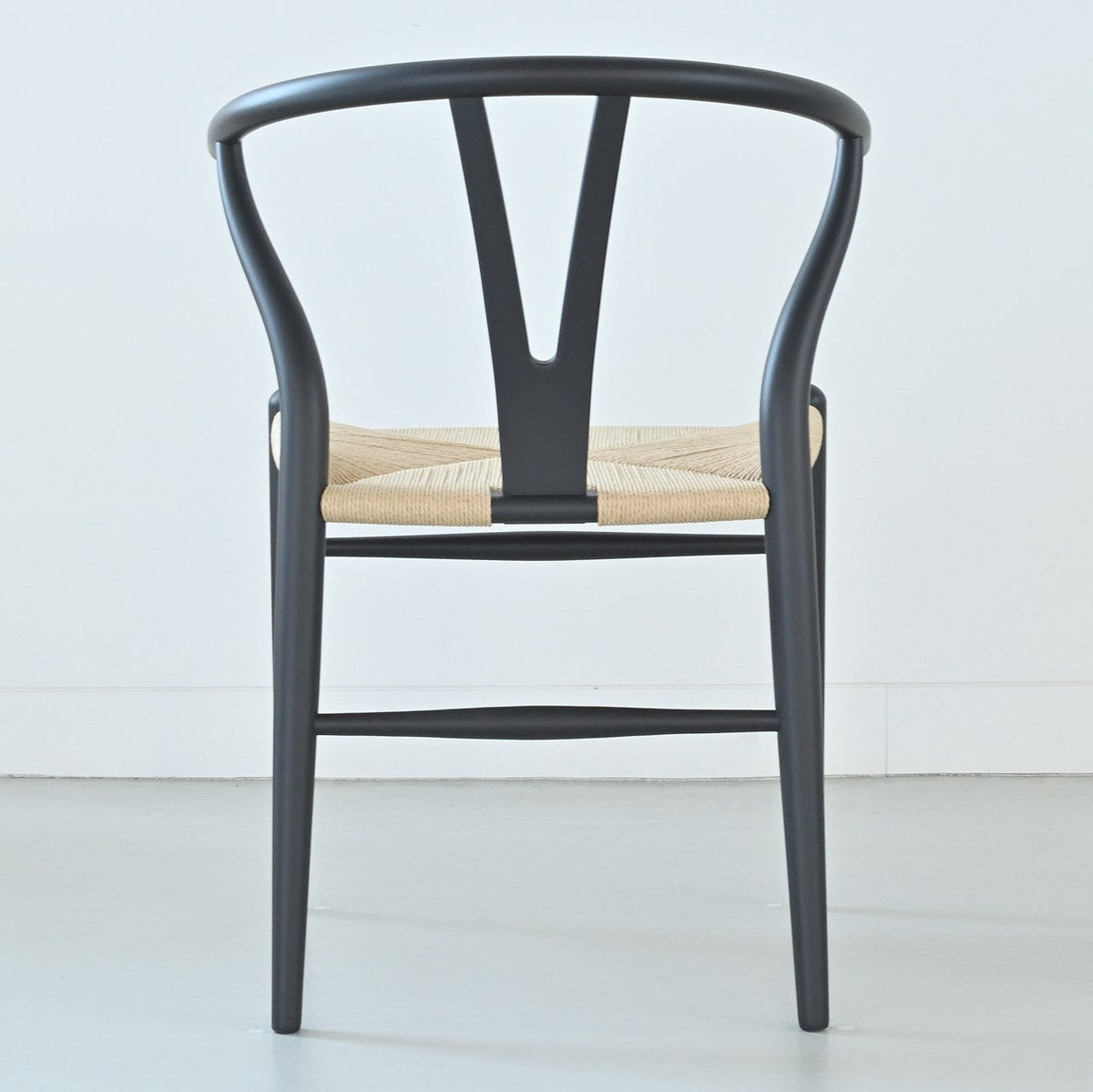 【カールハンセン別注Kvadratクッションプレゼント】CARL HANSEN & SON（カールハンセン&サン）/CH24/Yチェア（ワイチェア）/ビーチ材/SOFT BLACK仕上げ/ナチュラルペーパーコード/SH45/【シリアルNo.1782578】/【実物画像】 傷防止フェルト付