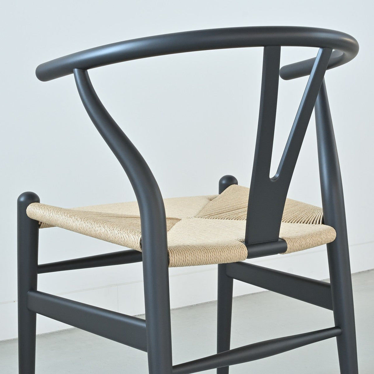 【カールハンセン別注Kvadratクッションプレゼント】CARL HANSEN & SON（カールハンセン&サン）/CH24/Yチェア（ワイチェア）/ビーチ材/SOFT BLACK仕上げ/ナチュラルペーパーコード/SH45/【シリアルNo.1782619】/【実物画像】 傷防止フェルト付