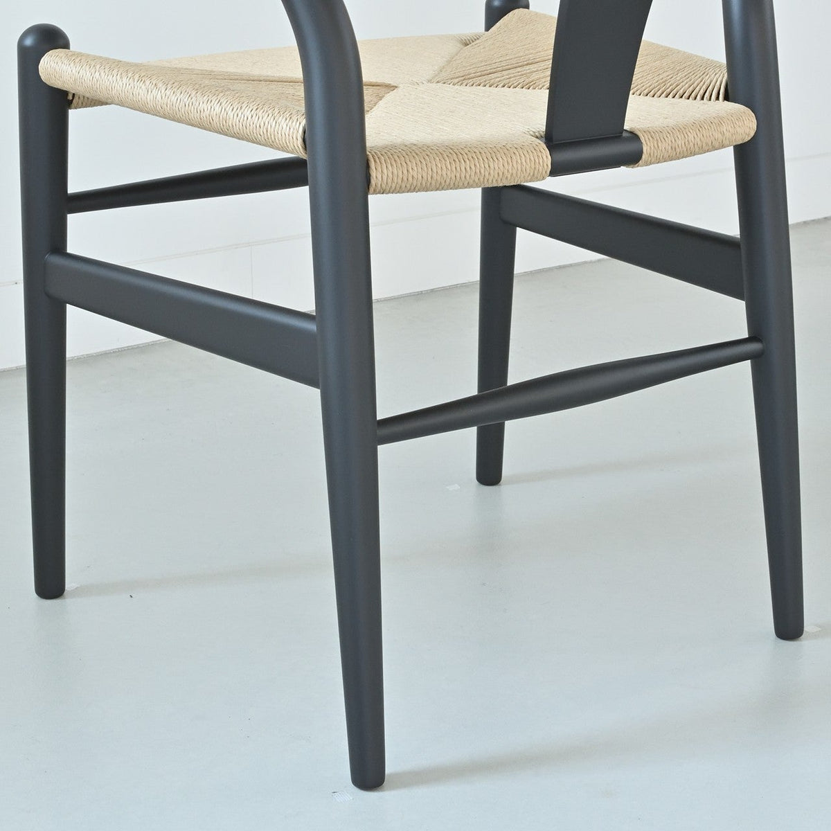 【カールハンセン別注Kvadratクッションプレゼント】CARL HANSEN & SON（カールハンセン&サン）/CH24/Yチェア（ワイチェア）/ビーチ材/SOFT BLACK仕上げ/ナチュラルペーパーコード/SH45/【シリアルNo.1782619】/【実物画像】 傷防止フェルト付