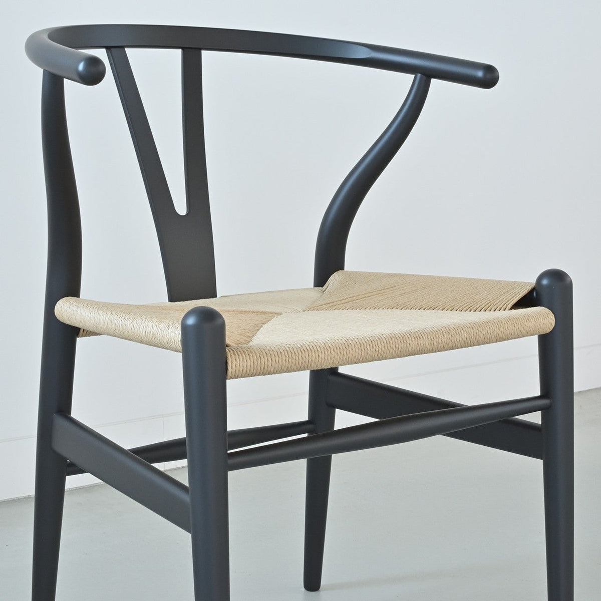 【カールハンセン別注Kvadratクッションプレゼント】CARL HANSEN & SON（カールハンセン&サン）/CH24/Yチェア（ワイチェア）/ビーチ材/SOFT BLACK仕上げ/ナチュラルペーパーコード/SH45/【シリアルNo.1782619】/【実物画像】 傷防止フェルト付