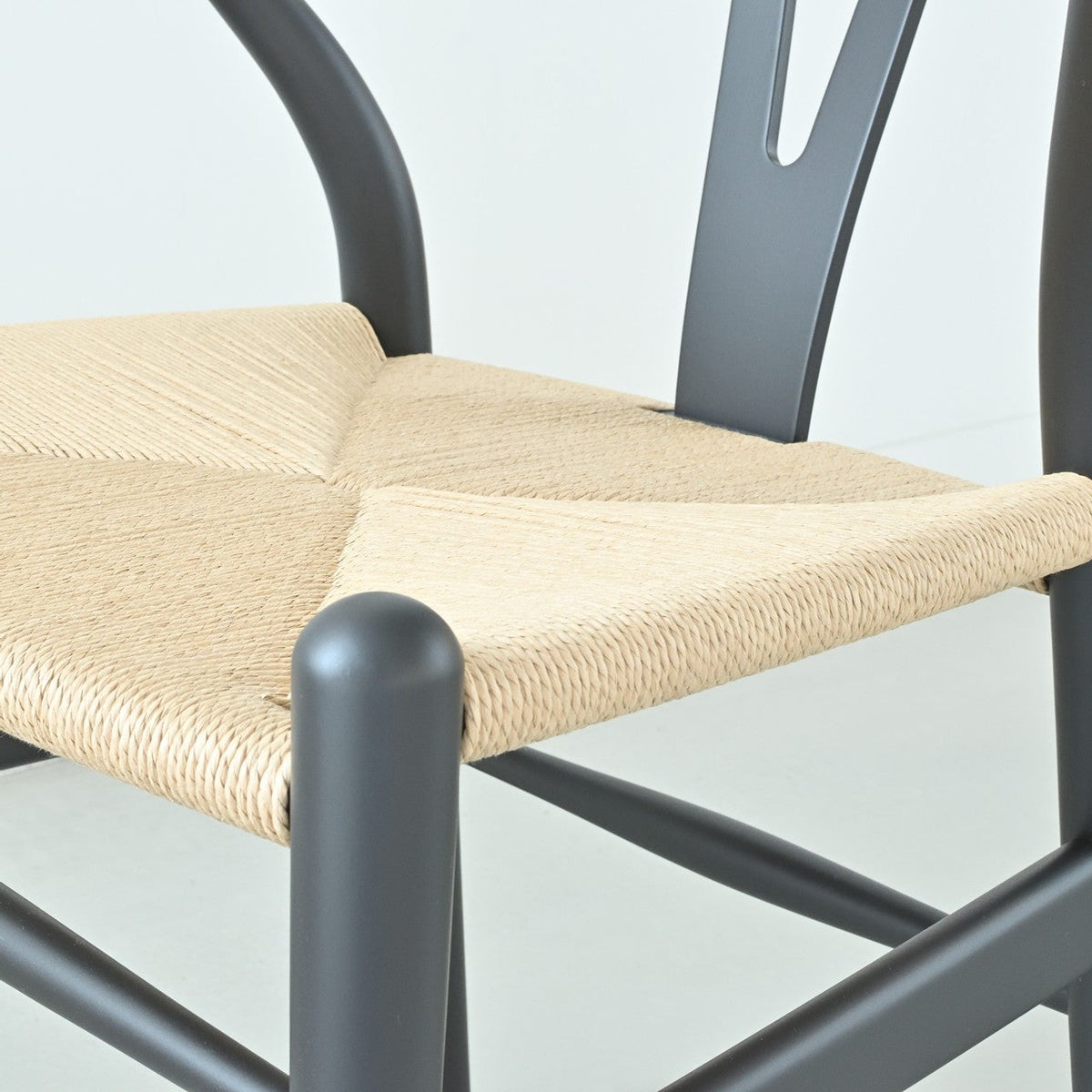 【カールハンセン別注Kvadratクッションプレゼント】CARL HANSEN & SON（カールハンセン&サン）/CH24/Yチェア（ワイチェア）/ビーチ材/SOFT BLACK仕上げ/ナチュラルペーパーコード/SH45/【シリアルNo.1782619】/【実物画像】 傷防止フェルト付