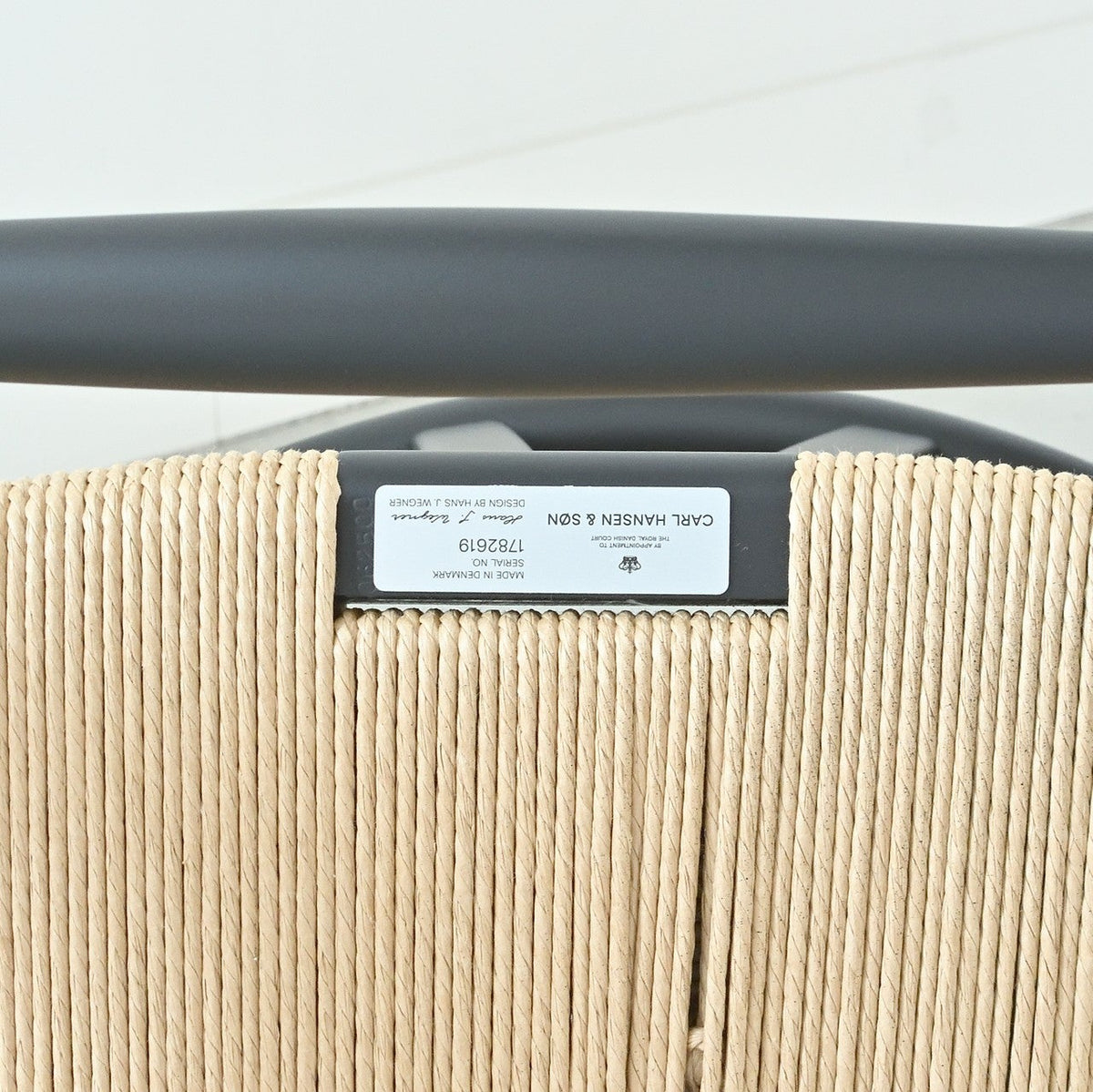 【カールハンセン別注Kvadratクッションプレゼント】CARL HANSEN & SON（カールハンセン&サン）/CH24/Yチェア（ワイチェア）/ビーチ材/SOFT BLACK仕上げ/ナチュラルペーパーコード/SH45/【シリアルNo.1782619】/【実物画像】 傷防止フェルト付
