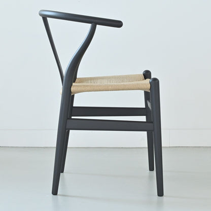 【カールハンセン別注Kvadratクッションプレゼント】CARL HANSEN & SON（カールハンセン&サン）/CH24/Yチェア（ワイチェア）/ビーチ材/SOFT BLACK仕上げ/ナチュラルペーパーコード/SH45/【シリアルNo.1782620】/【実物画像】 傷防止フェルト付