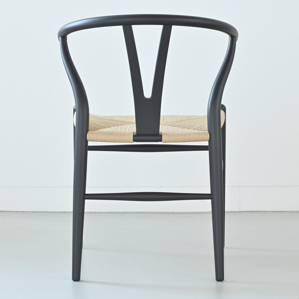 【カールハンセン別注Kvadratクッションプレゼント】CARL HANSEN & SON（カールハンセン&サン）/CH24/Yチェア（ワイチェア）/ビーチ材/SOFT BLACK仕上げ/ナチュラルペーパーコード/SH45/【シリアルNo.1782620】/【実物画像】 傷防止フェルト付