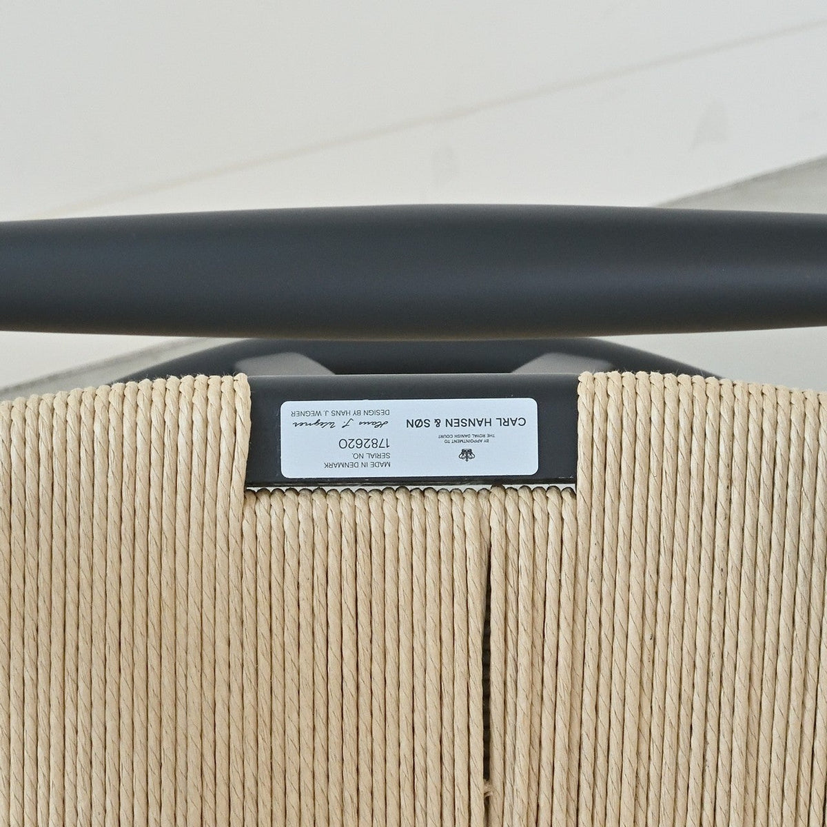 【カールハンセン別注Kvadratクッションプレゼント】CARL HANSEN & SON（カールハンセン&サン）/CH24/Yチェア（ワイチェア）/ビーチ材/SOFT BLACK仕上げ/ナチュラルペーパーコード/SH45/【シリアルNo.1782620】/【実物画像】 傷防止フェルト付