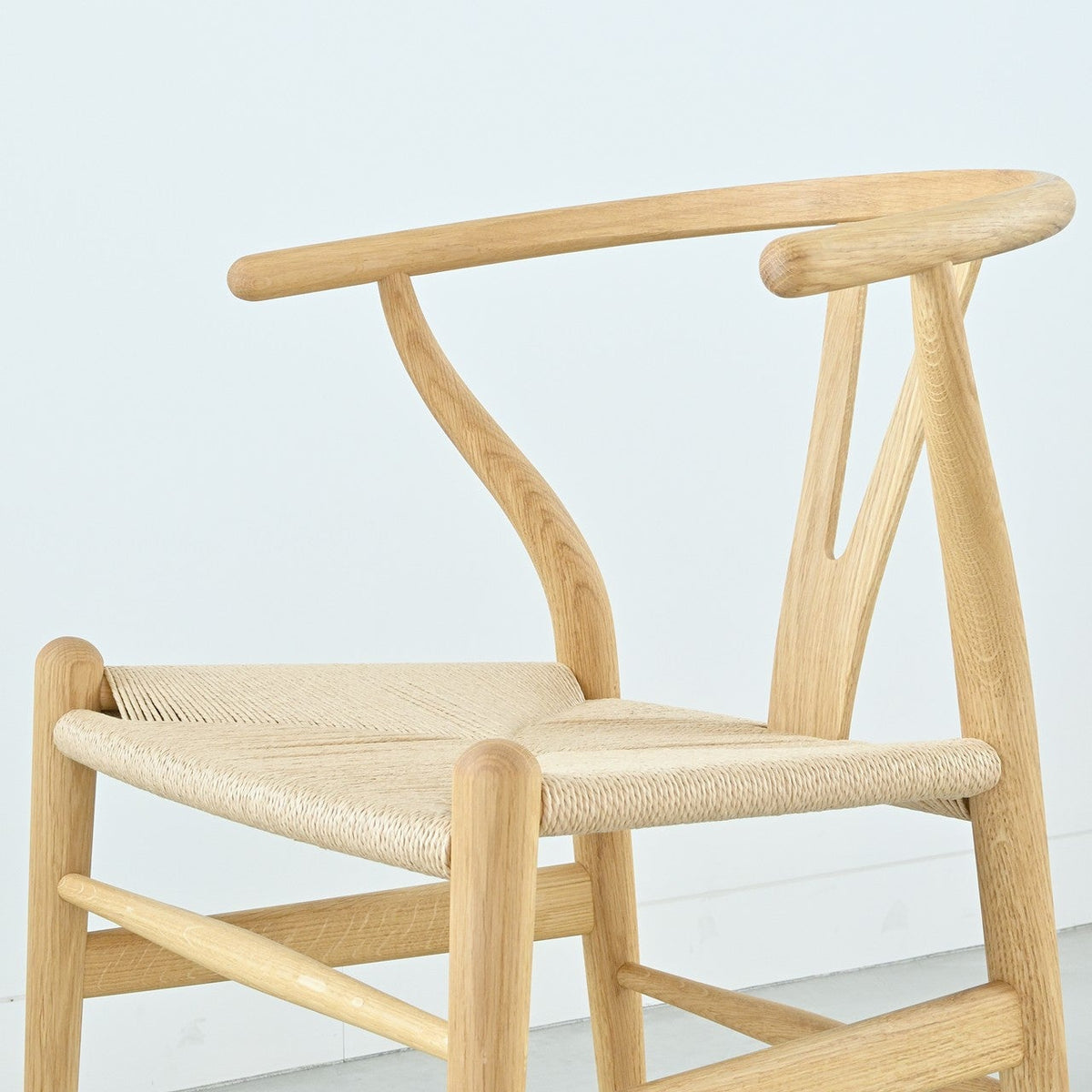 【カールハンセン別注Kvadratクッションプレゼント】CARL HANSEN & SON（カールハンセン&サン）/CH24/Yチェア（ワイチェア）/オーク材/オイル仕上げ/ナチュラルペーパーコード/SH45/【シリアルNo.1748651】/【実物画像】 傷防止フェルト付