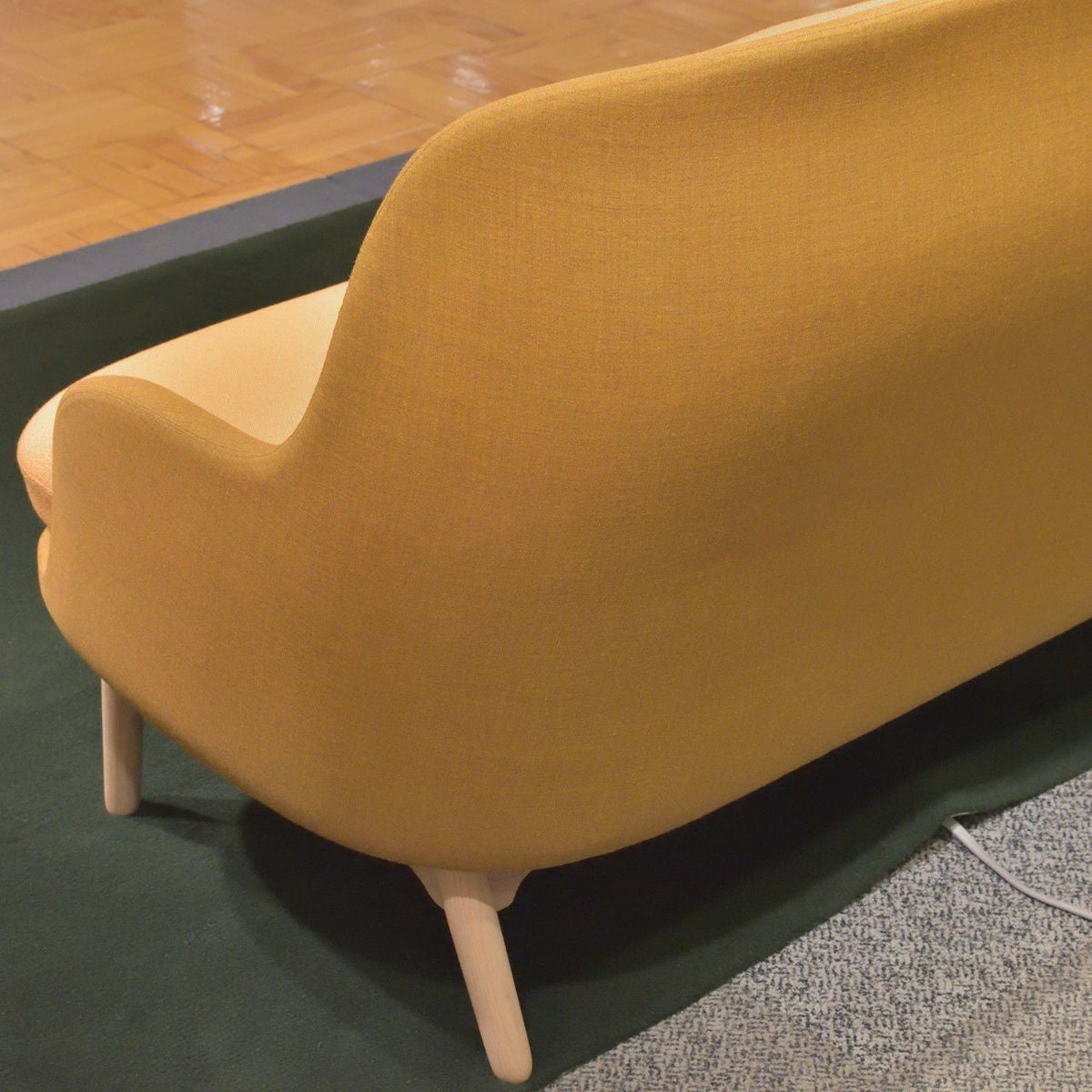 【店頭在庫品】Fritz Hansen（フリッツハンセン）/Fri Sofa/JH150/本体Remix422/座Viber0472/脚オーク