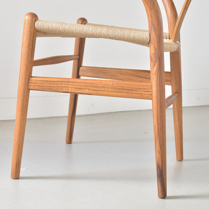 【カールハンセン別注Kvadratクッションプレゼント】CARL HANSEN & SON（カールハンセン&サン）/CH24/Yチェア（ワイチェア）/チーク材/オイル仕上げ/ナチュラルペーパーコード/SH45/【シリアルNo.1792866】/【実物画像】 傷防止フェルト付