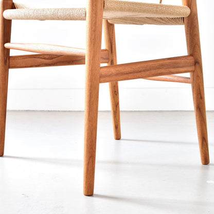 【カールハンセン別注Kvadratクッションプレゼント】CARL HANSEN & SON（カールハンセン&サン）/CH24/Yチェア（ワイチェア）/チーク材/オイル仕上げ/ナチュラルペーパーコード/SH45/【シリアルNo.1805586】/【実物画像】 傷防止フェルト付