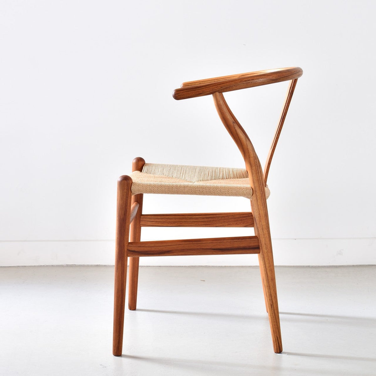 【カールハンセン別注Kvadratクッションプレゼント】CARL HANSEN & SON（カールハンセン&サン）/CH24/Yチェア（ワイチェア）/チーク材/オイル仕上げ/ナチュラルペーパーコード/SH45/【シリアルNo.1805588】/【実物画像】 傷防止フェルト付