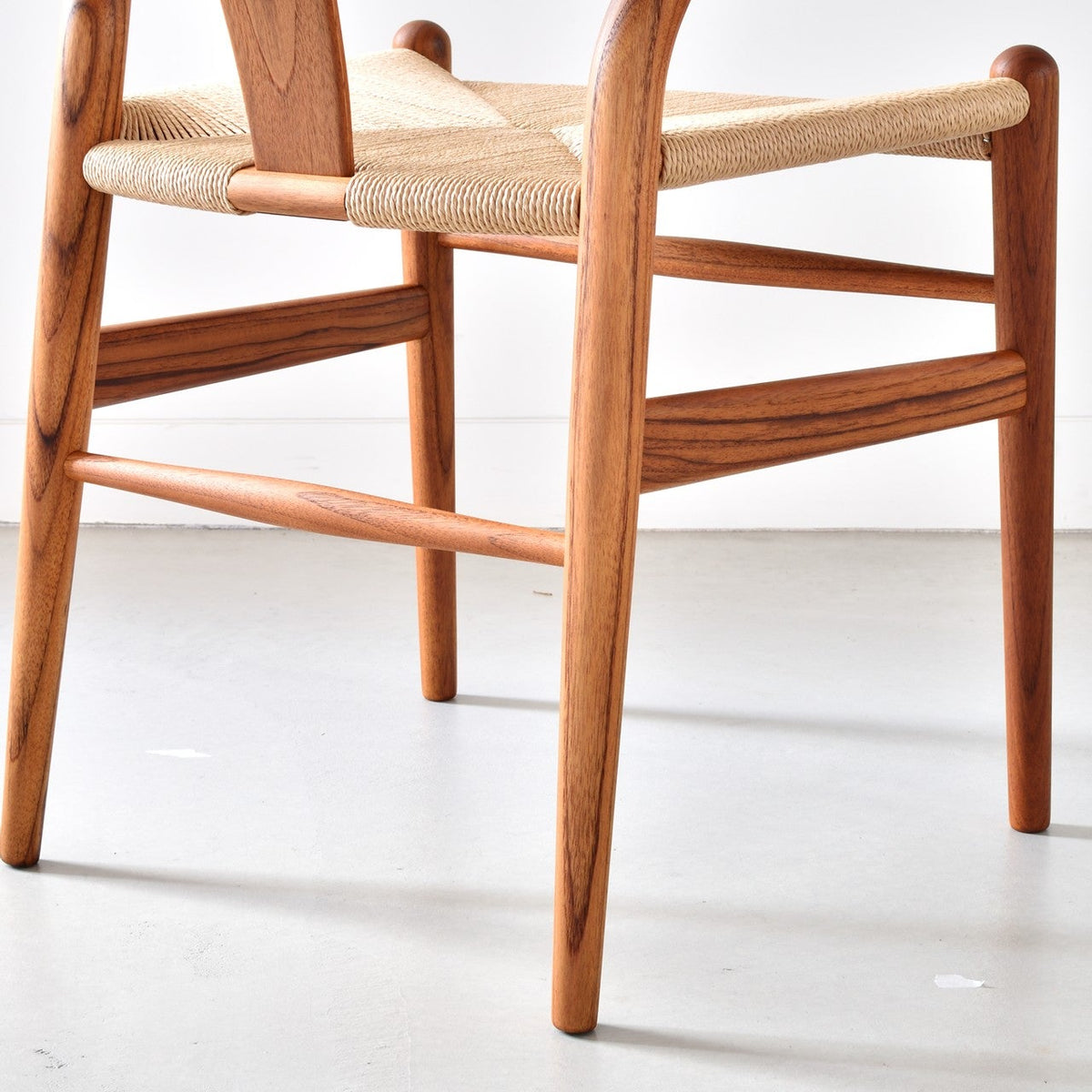 【カールハンセン別注Kvadratクッションプレゼント】CARL HANSEN & SON（カールハンセン&サン）/CH24/Yチェア（ワイチェア）/チーク材/オイル仕上げ/ナチュラルペーパーコード/SH45/【シリアルNo.1805588】/【実物画像】 傷防止フェルト付
