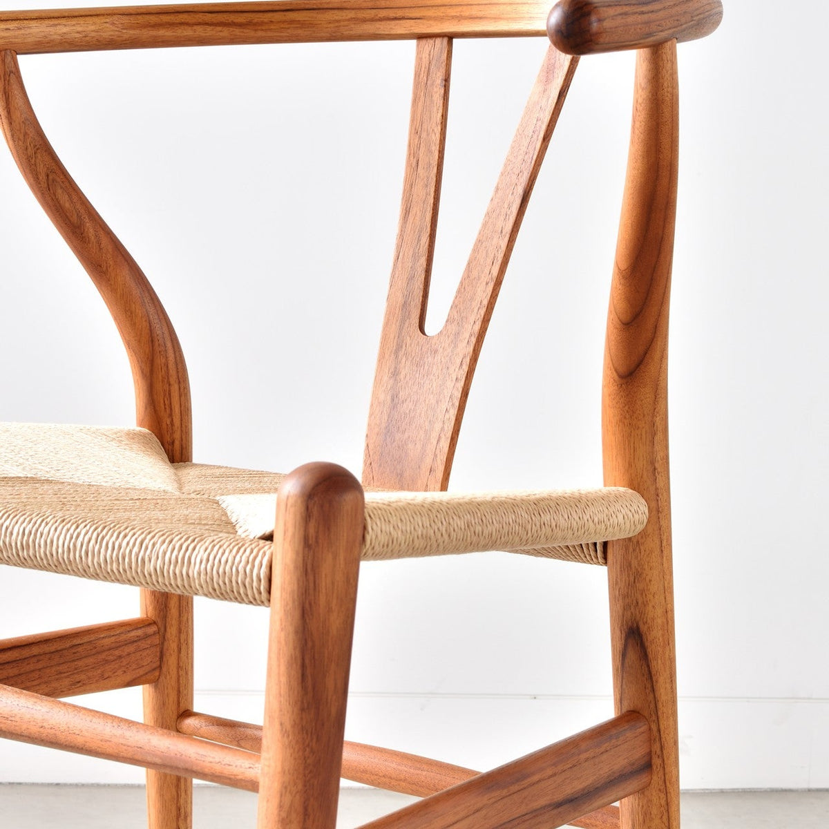 【カールハンセン別注Kvadratクッションプレゼント】CARL HANSEN & SON（カールハンセン&サン）/CH24/Yチェア（ワイチェア）/チーク材/オイル仕上げ/ナチュラルペーパーコード/SH45/【シリアルNo.1805588】/【実物画像】 傷防止フェルト付