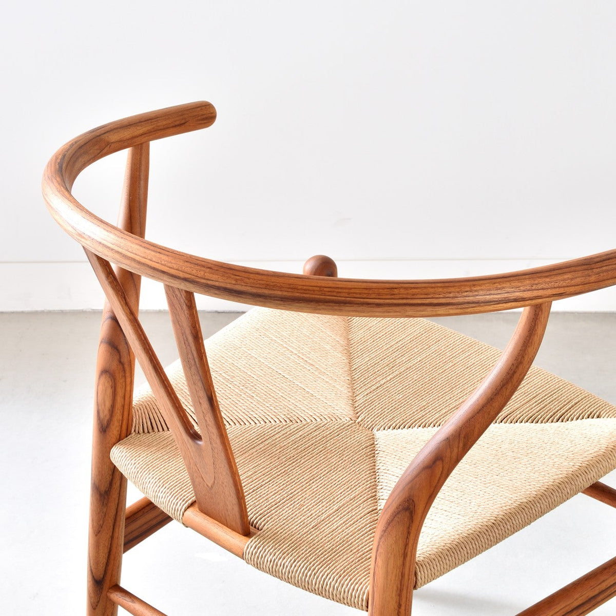 【カールハンセン別注Kvadratクッションプレゼント】CARL HANSEN & SON（カールハンセン&サン）/CH24/Yチェア（ワイチェア）/チーク材/オイル仕上げ/ナチュラルペーパーコード/SH45/【シリアルNo.1805588】/【実物画像】 傷防止フェルト付