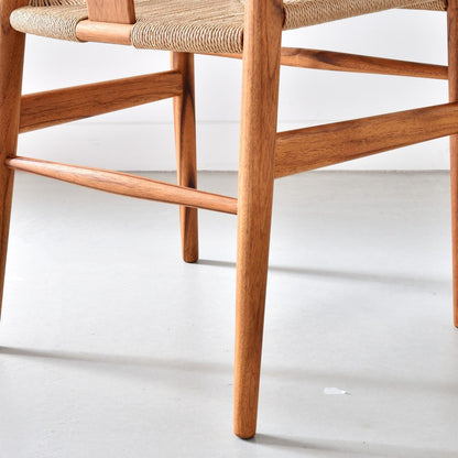 【カールハンセン別注Kvadratクッションプレゼント】CARL HANSEN & SON（カールハンセン&サン）/CH24/Yチェア（ワイチェア）/チーク材/オイル仕上げ/ナチュラルペーパーコード/SH45/【シリアルNo.1790825】/【実物画像】 傷防止フェルト付