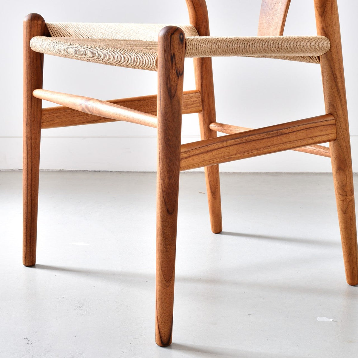 【カールハンセン別注Kvadratクッションプレゼント】CARL HANSEN & SON（カールハンセン&サン）/CH24/Yチェア（ワイチェア）/チーク材/オイル仕上げ/ナチュラルペーパーコード/SH45/【シリアルNo.1790825】/【実物画像】 傷防止フェルト付
