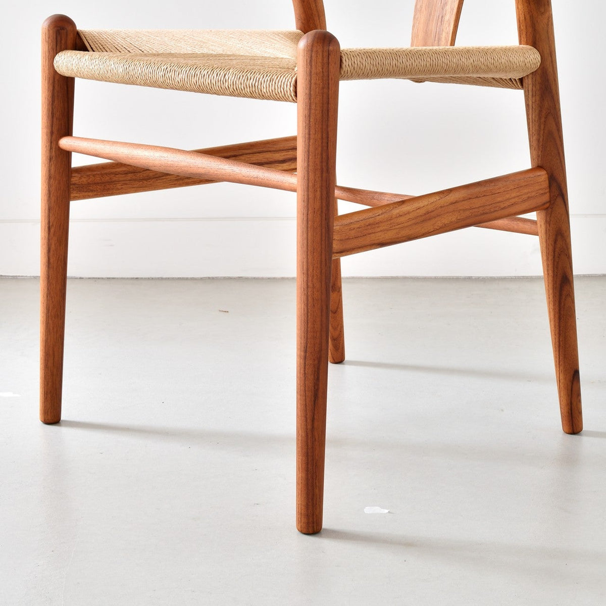 【カールハンセン別注Kvadratクッションプレゼント】CARL HANSEN & SON（カールハンセン&サン）/CH24/Yチェア（ワイチェア）/チーク材/オイル仕上げ/ナチュラルペーパーコード/SH45/【シリアルNo.1792867】/【実物画像】 傷防止フェルト付