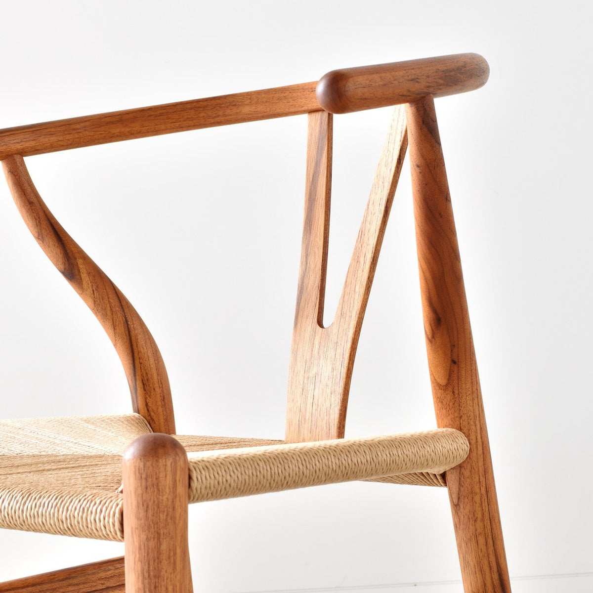 【カールハンセン別注Kvadratクッションプレゼント】CARL HANSEN & SON（カールハンセン&サン）/CH24/Yチェア（ワイチェア）/チーク材/オイル仕上げ/ナチュラルペーパーコード/SH45/【シリアルNo.1792868】/【実物画像】 傷防止フェルト付