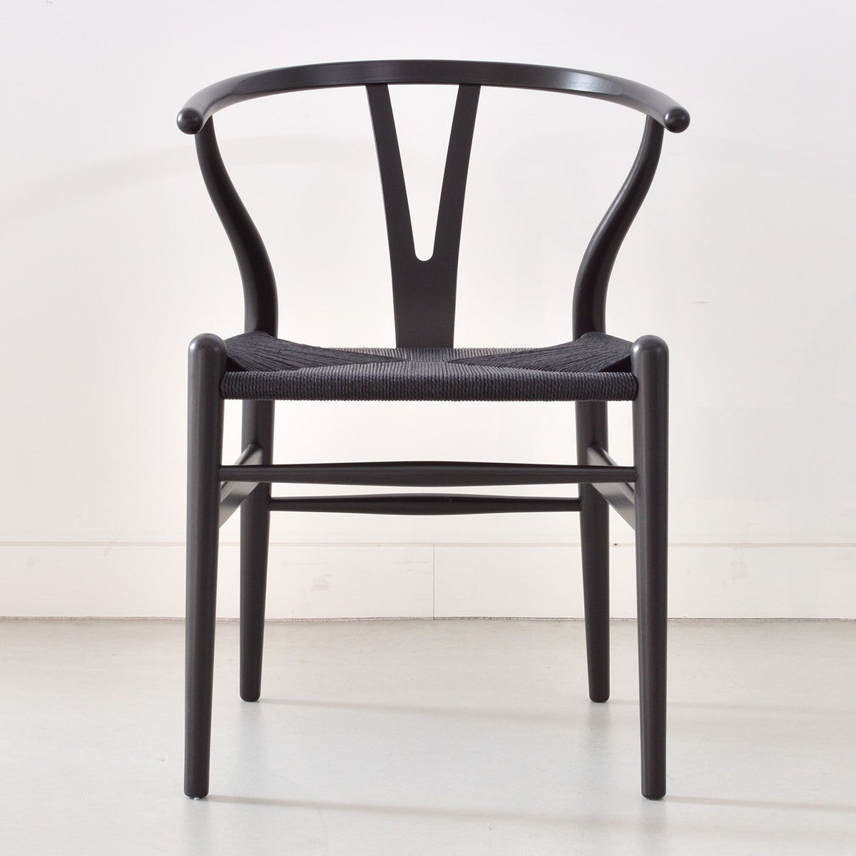 【カールハンセン別注Kvadratクッションプレゼント】CARL HANSEN & SON（カールハンセン&サン）/CH24/Yチェア(ワイチェア)/ユーカリ材/BLACK塗装仕上げ/ブラックペーパーコード/SH45　BLACK FRIDAY 限定販売 傷防止フェルト付