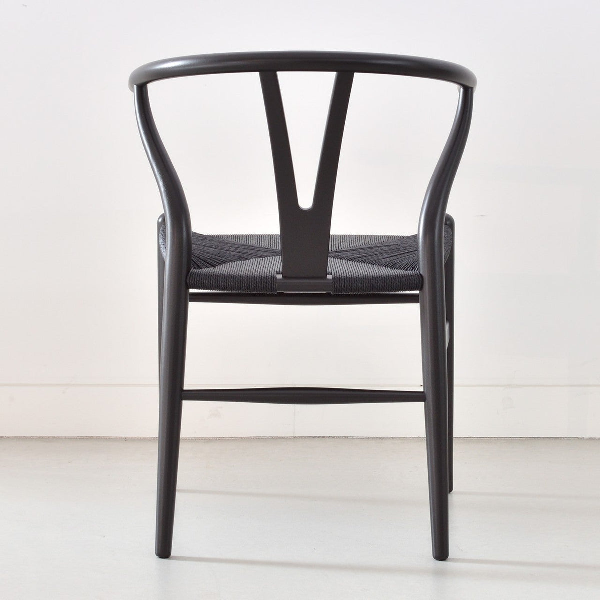 【カールハンセン別注Kvadratクッションプレゼント】CARL HANSEN & SON（カールハンセン&サン）/CH24/Yチェア(ワイチェア)/ユーカリ材/BLACK塗装仕上げ/ブラックペーパーコード/SH45　BLACK FRIDAY 限定販売 傷防止フェルト付