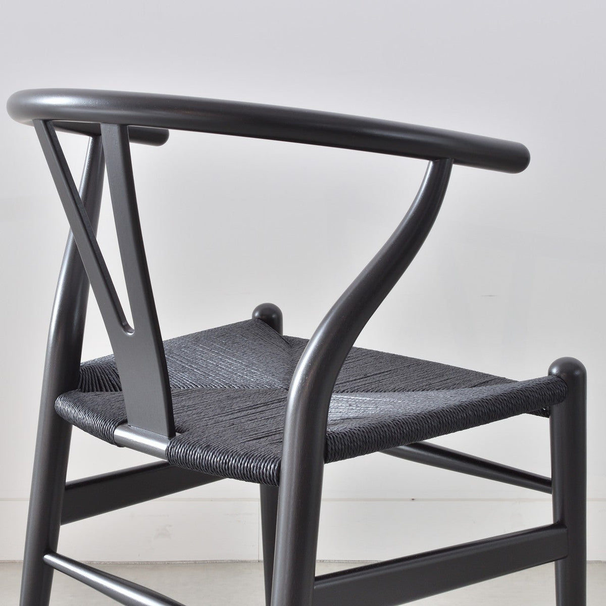 【カールハンセン別注Kvadratクッションプレゼント】CARL HANSEN & SON（カールハンセン&サン）/CH24/Yチェア(ワイチェア)/ユーカリ材/BLACK塗装仕上げ/ブラックペーパーコード/SH45　BLACK FRIDAY 限定販売 傷防止フェルト付