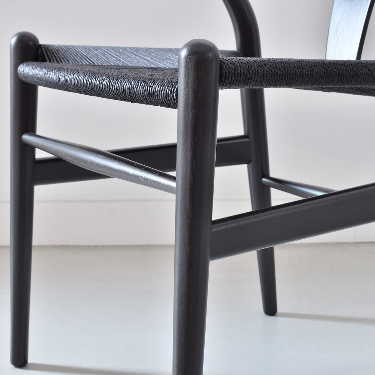 【カールハンセン別注Kvadratクッションプレゼント】CARL HANSEN & SON（カールハンセン&サン）/CH24/Yチェア(ワイチェア)/ユーカリ材/BLACK塗装仕上げ/ブラックペーパーコード/SH45　BLACK FRIDAY 限定販売 傷防止フェルト付