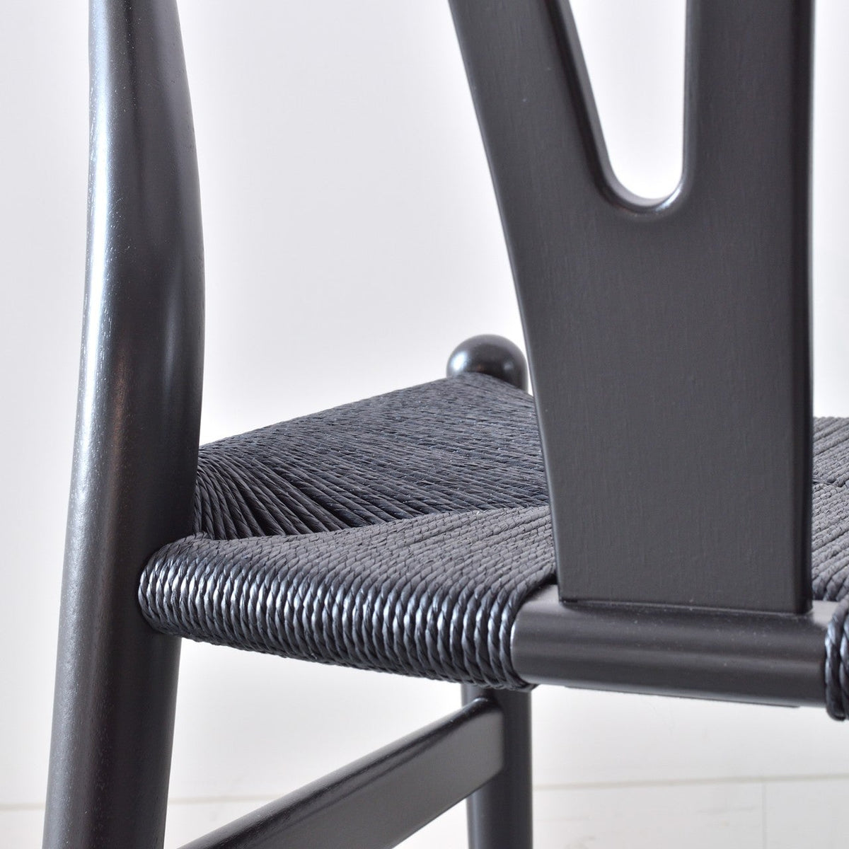【カールハンセン別注Kvadratクッションプレゼント】CARL HANSEN & SON（カールハンセン&サン）/CH24/Yチェア(ワイチェア)/ユーカリ材/BLACK塗装仕上げ/ブラックペーパーコード/SH45　BLACK FRIDAY 限定販売 傷防止フェルト付
