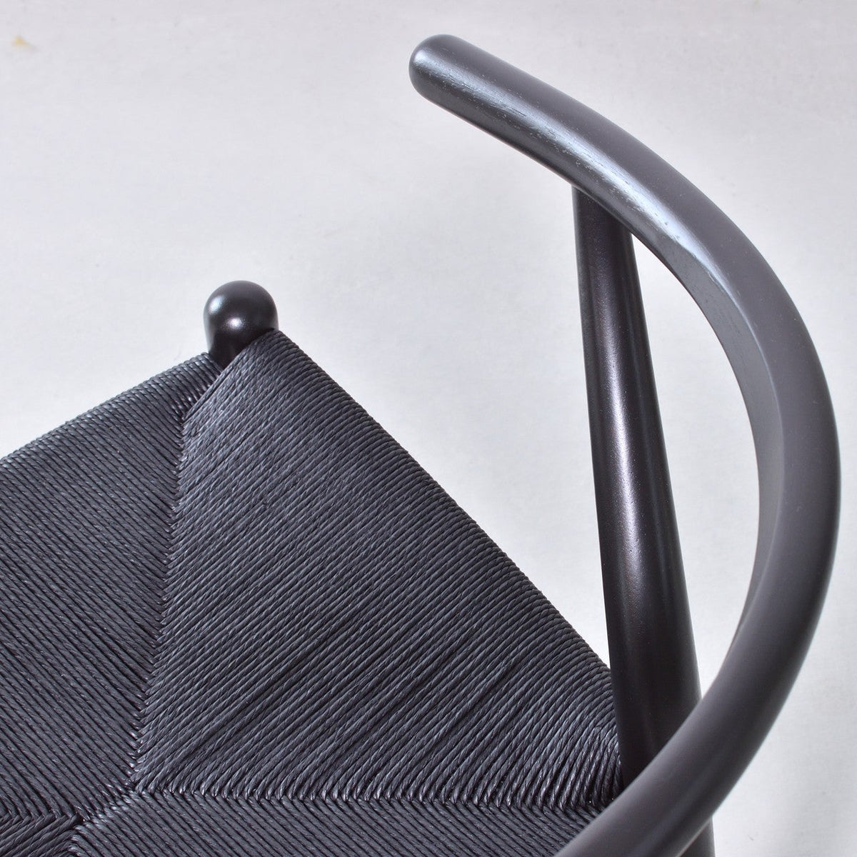 【カールハンセン別注Kvadratクッションプレゼント】CARL HANSEN & SON（カールハンセン&サン）/CH24/Yチェア(ワイチェア)/ユーカリ材/BLACK塗装仕上げ/ブラックペーパーコード/SH45　BLACK FRIDAY 限定販売 傷防止フェルト付