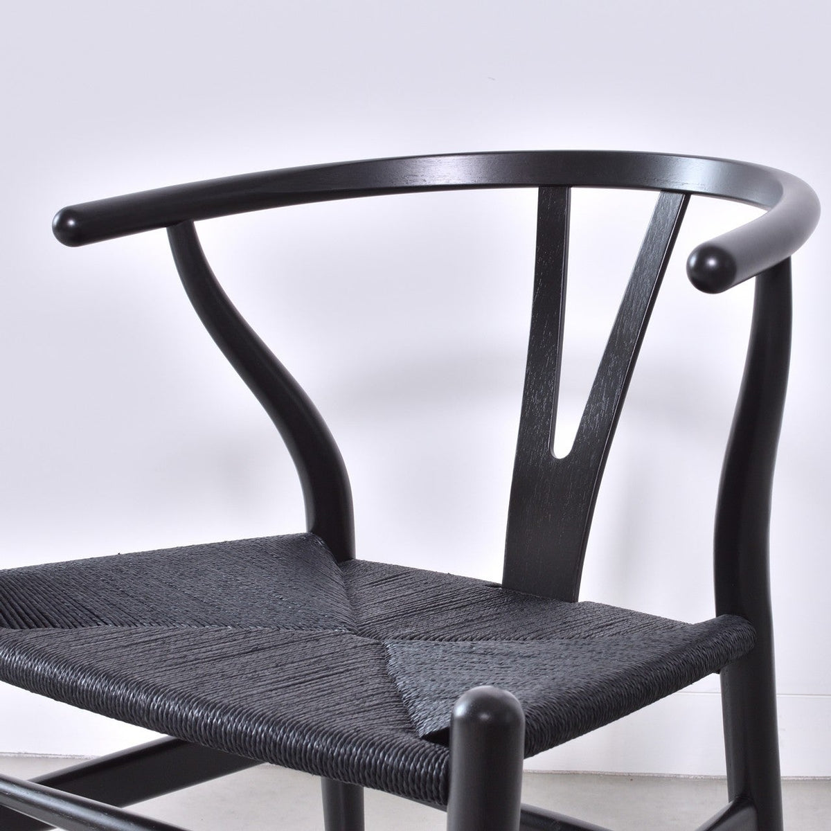 【カールハンセン別注Kvadratクッションプレゼント】CARL HANSEN & SON（カールハンセン&サン）/CH24/Yチェア(ワイチェア)/ユーカリ材/BLACK塗装仕上げ/ブラックペーパーコード/SH45　BLACK FRIDAY 限定販売 傷防止フェルト付