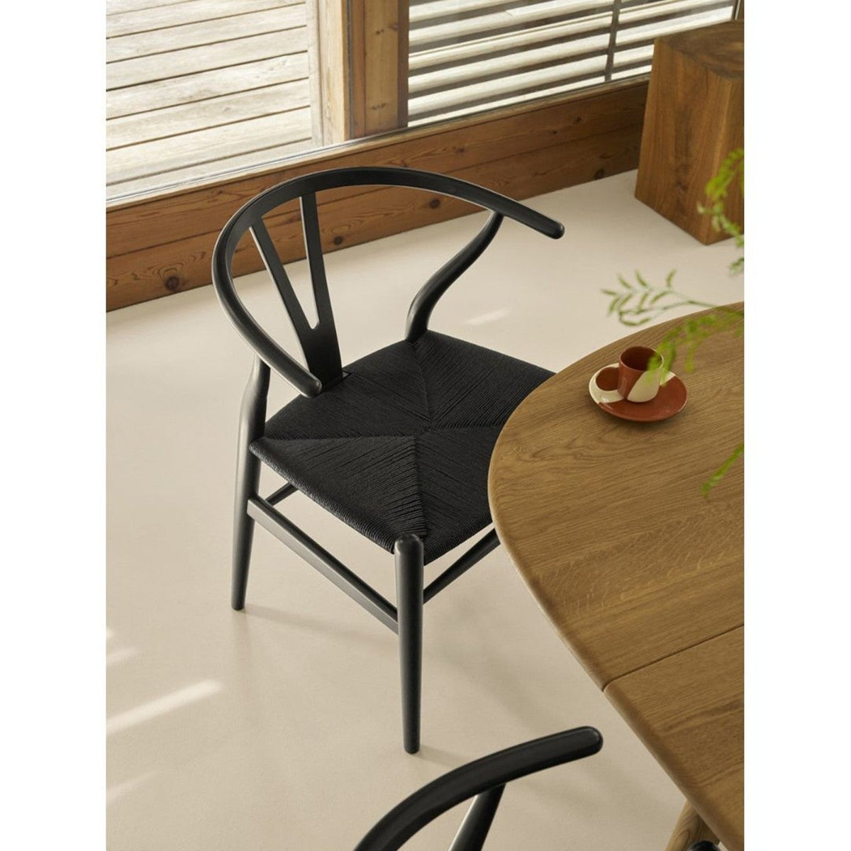 【カールハンセン別注Kvadratクッションプレゼント】CARL HANSEN & SON（カールハンセン&サン）/CH24/Yチェア(ワイチェア)/ユーカリ材/BLACK塗装仕上げ/ブラックペーパーコード/SH45　BLACK FRIDAY 限定販売 傷防止フェルト付